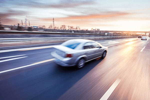 マナーのいいドライバーほど損をする?オラオラ運転の車にしぶしぶ道を譲ったら…「人の心がないのか?」