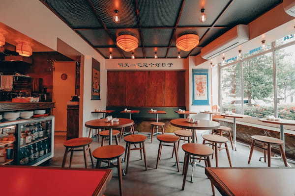 「THE GREAT BURGER」系列の新店！まるでパワースポット？運気が上がる、餃子が主役の町中華「LUCKY ALEXANDER CHINA」5/2（火）松見坂にオープン！
