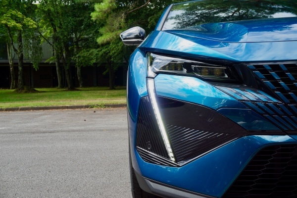 【試乗記】クルマの新しい価値をカタチでも表現している新型プジョー408 GT HYBRID