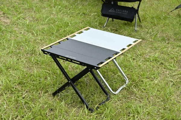 キャンプ好きライダー理想のテーブル ヘンビギ製シートバッグにジャストサイズ