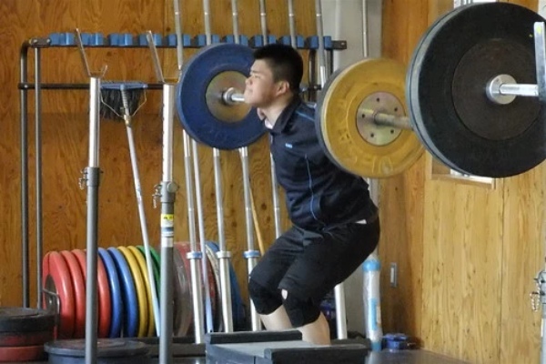 スクワットダイエットの効果が驚異的!痩せる理由や正しいフォームを徹底ガイド!