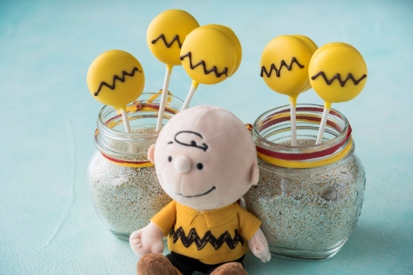 ヒルトン福岡シーホーク　PEANUTS（ピーナッツ）とのコラボレーションスイーツビュッフェ「SNOOPY’s Beach Party」を5月27日（土）から開催