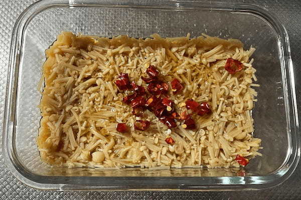 レンチンで爆ウマ! えのきで作る「ピリ辛おかず」でご飯何杯もいけちゃう