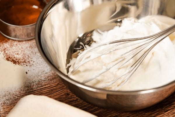 手作りケーキに欠かせない「生クリーム」と「ホイップクリーム」は何が違うの？