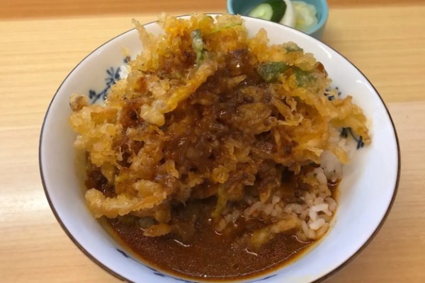 「カレーの具は何が好き？」ハンバーグ、メンチ、シュウマイ。“意外コラボ”が美味い店【都内7選】