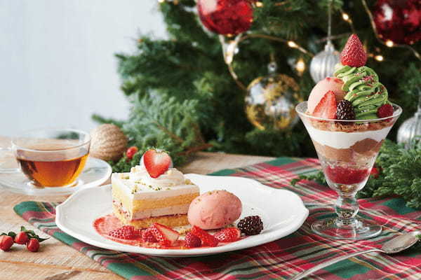 【Afternoon Tea】クリスマスシーズン限定「苺とピスタチオホイップのクリスマスツリーパフェ」登場！芳醇なラ・フランス×キャラメルの「フルーツミルフィーユ」も