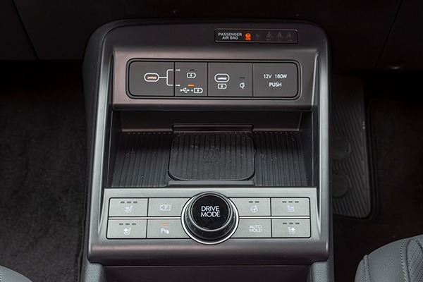 【最新モデル試乗】さすがは世界3位メーカー、ヒョンデの第二弾BEV、コナは気持ちのいい走りと日本最適設計に心惹かれた!