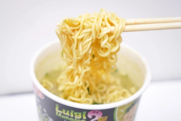 ファミマに登場した「最新カップ麺」が“絶叫激辛”らしいので食べてみた結果…