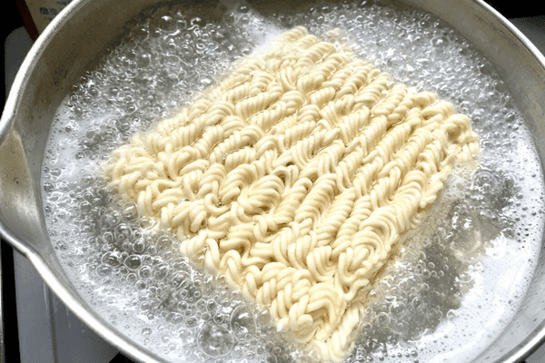 冷やしねぎ塩卵かけらーめん