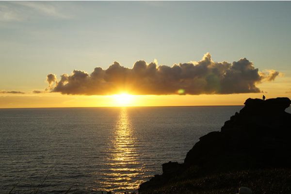 夕日も美しい石垣島の絶景スポット！御神崎灯台