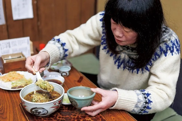 江戸の老舗「砂場総本家」で昼呑み 蕎麦に精通する先輩に学ぶ 粋な“蕎麦屋呑み”の流儀