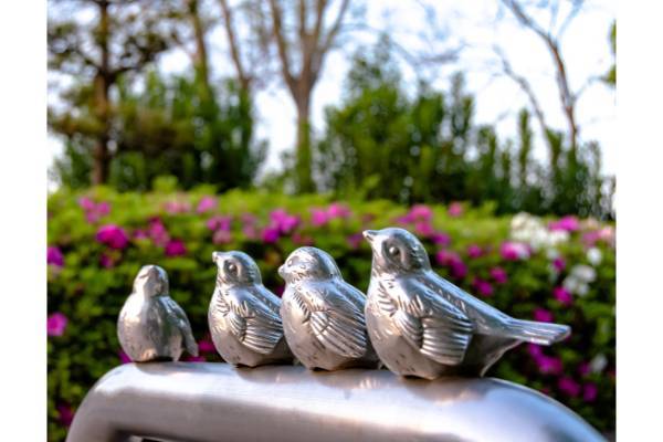 公園などにある、鳥のオブジェがついた車止めを何という？【モノの名前part.160】