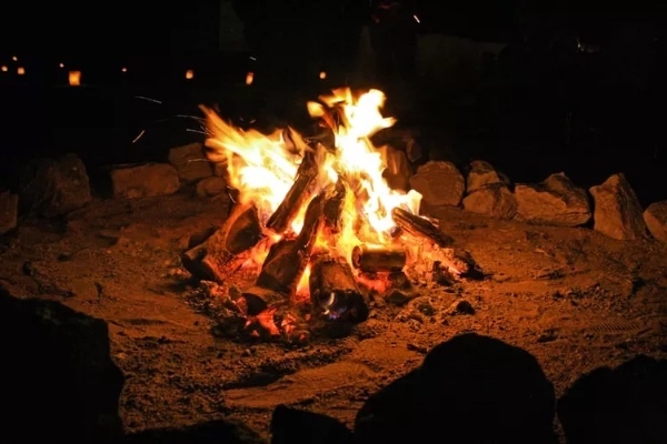 焚き火でホクホクの焼き芋作り！用意するものや失敗しないコツ、成功の秘訣を伝授