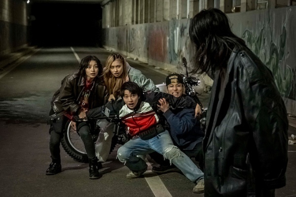 こんな口裂け女見たことない! ツヨカワ”コワイ”都市伝説ヒロイン爆誕『先生!口裂け女です!』ナカモトユウ監督インタビュー