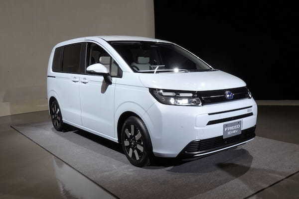 ホンダ フリードが3代目となってデビュー スクエア感が増してステップワゴンライクに