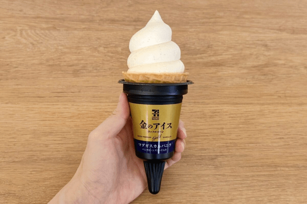 金のアイスワッフルコーン
