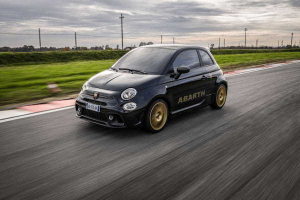 わずか1,368台! T-Jetエンジンオマージュの限定モデル、新型「アバルト695 75周年アニヴェルサリオ」