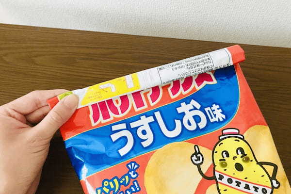 『コレ考えた人天才』ポテチの袋を「輪ゴム使わずに閉じる方法」があった…