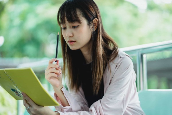 【放送作家】になるには？仕事内容から年収まで詳しく解説！