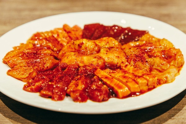 「焼肉うしごろ」が提案する“美食ホルモン”の2号店『焼肉ホルモン うしごろ 銀座店』2023年3月10日(金)グランドオープン