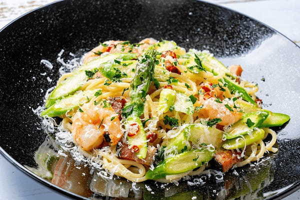 【店内製麺にこだわる生パスタ専門店「麦と卵」】今しか楽しめない大地の恵み！甘くて、シャキシャキ食感！北海道の春を告げる旬の「北海道産アスパラ」を贅沢につかった限定メニューが4月20日（木）から登場！