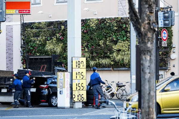 ガソリンスタンドなのに「給油できません」京アニ事件の後にルールが厳格化された”詰め替え販売”って何？