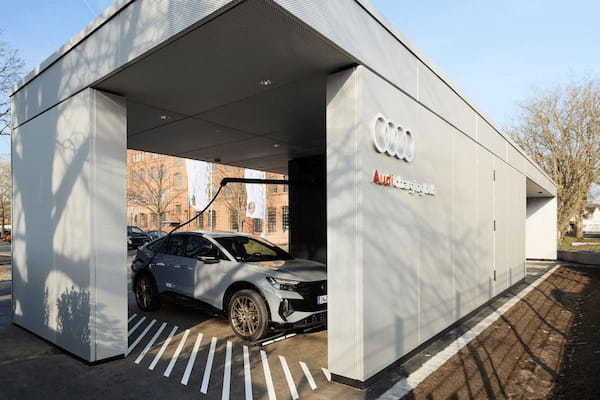 簡単、迅速、障壁ナシ! フランクフルトのアウディ充電ハブなら、誰でも簡単に充電が可能