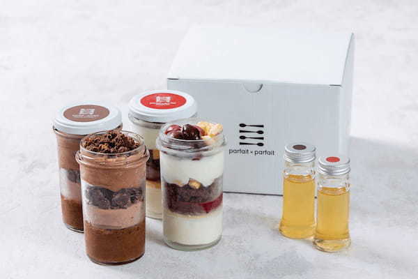夜パフェブランド『parfait✕parfait（パフェパフェ）』、新フレーバー「チョコレートパーティ×BOURBON」を冬季限定で発売開始