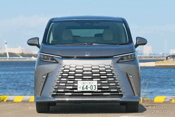 広い室内空間を贅沢に使った4人乗りのレクサス製ミニバン「LM」とSUV「LX」を比較