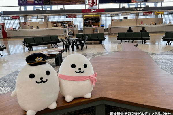 新潟空港に置かれたキャラクター、かわいすぎる姿に思わず二度見する…　「あの名物」がモチーフ