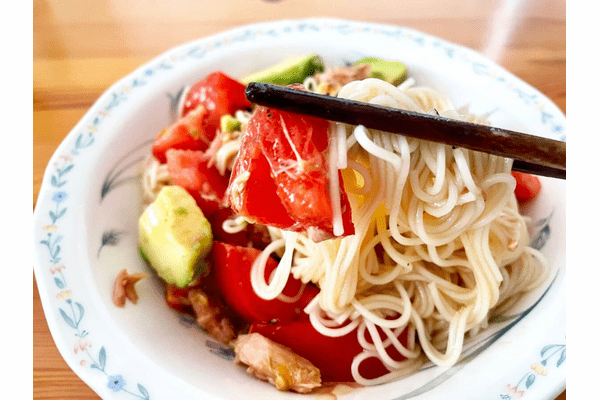 トマトアボカドそうめん