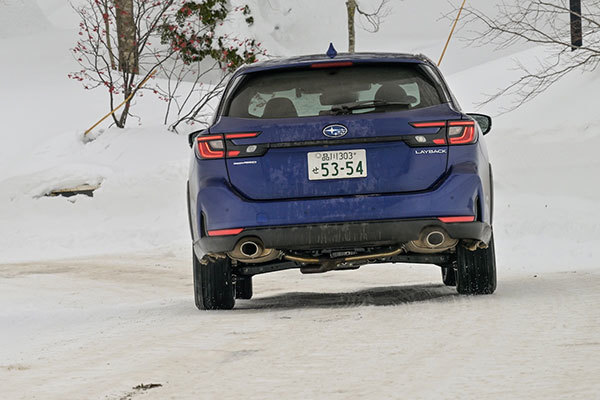 SUBARU 力強いストロングハイブリッドのクロストレックと上質なレイバックで雪上ドライブ【試乗記】