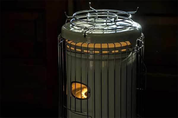 時代を越えて注目されている「石油ストーブ」！　機能性も見た目も満足できる人気商品は？