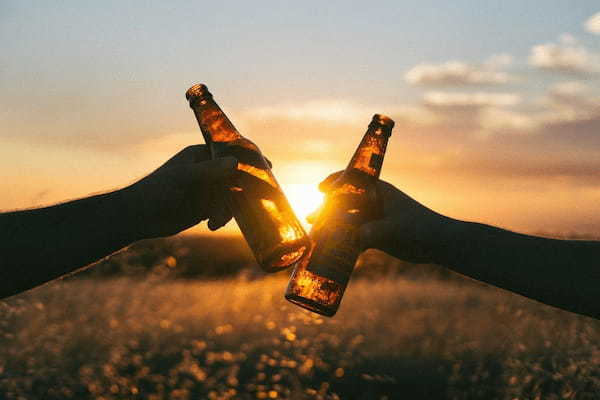 【のむ】「飲む」と「呑む」の違いは?お酒は飲む?それとも呑むなの?