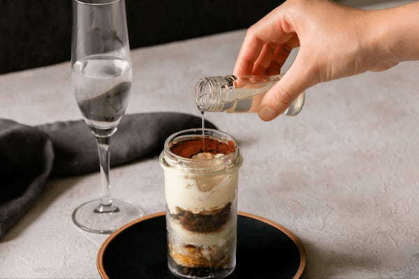 夜パフェブランド『parfait✕parfait（パフェパフェ）』、新フレーバー「チョコレートパーティ×BOURBON」を冬季限定で発売開始