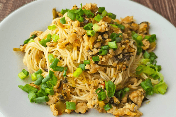 高菜とひき肉のピリ辛そうめん