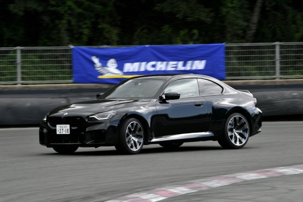 猛暑のサーキットもなんのその! 富士スピードウェイ「BMWワンメイクドライビングレッスン」は今回も大盛況