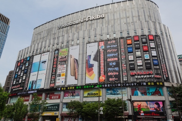 メンズ香水どこで買う？香水専門店・実店舗・ネットショップそれぞれの特徴を紹介