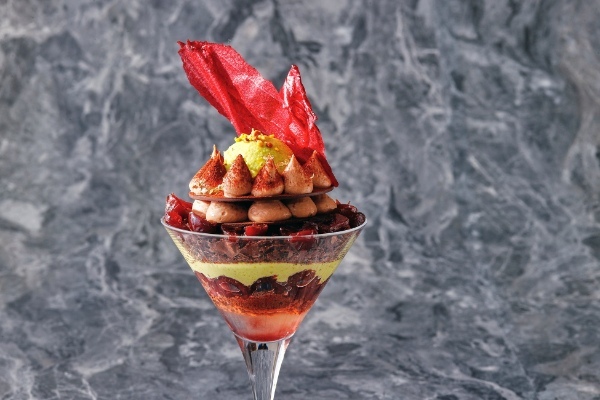 桜と苺のスフレパンケーキ＆フォレノワールパフェ
