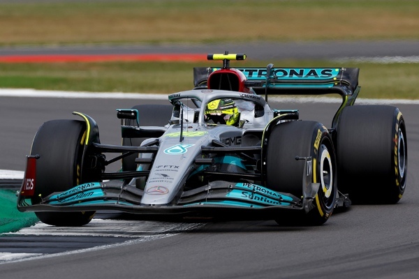 ルイス・ハミルトンの2023F1日本GP用ヘルメット・デザインを手がけた空山基さんインタビュー
