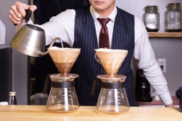 コーヒーはハンドドリップで美味しくなる!入れる際のポイントやおすすめの粉を紹介
