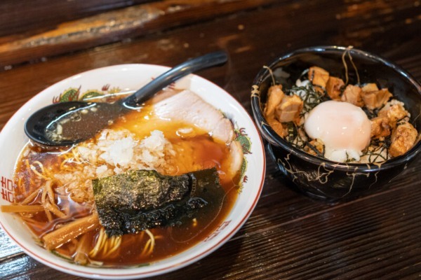 飲める八王子ラーメン店が16号沿いにオープン！『中華そば 麺や八八』