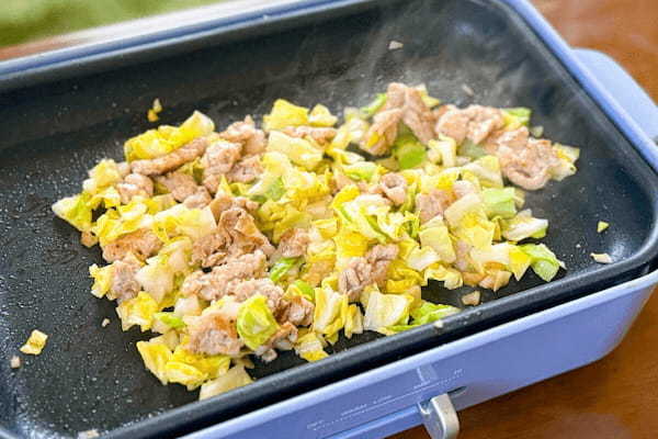 『男子ごはん』ホットプレートで「最高の焼きそばめし」 “味付け”が目からウロコ…