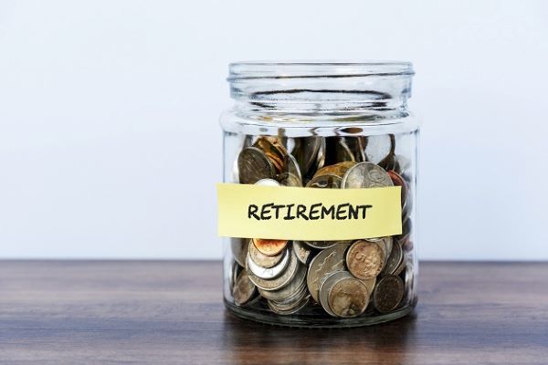 シニアに保険は必要?老後資金2千万円ない人は入るべき?保険料はいくらまで?