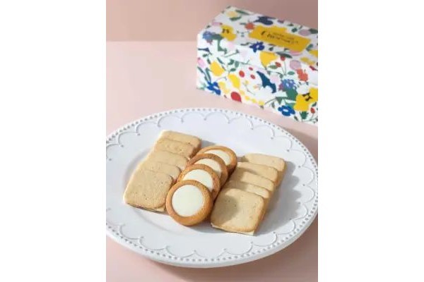【Now on Cheese♪】期間限定のスイーツBOX「ナウオンチーズBOX」が新登場!可愛らしいパッケージとチーズをたっぷり使ったスイーツは見ても食べても楽しめます。
