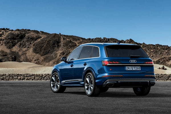 デザイン、快適性、テクノロジーが改良された新型「アウディQ7」は、ストリートで印象的な存在感を放つ一台に。