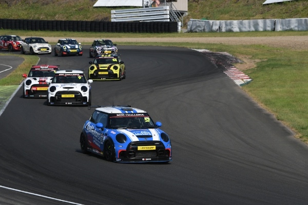 【BMW Group Japan 2023 Motorsport】BMW MとMINI JCWのワンメイクレース「BMW & MINI Racing」はシーズン後半戦に突入！