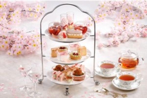 シェラトン都ホテル大阪、ホテルでお花見気分「桜×いちごスイーツフェア」を開催