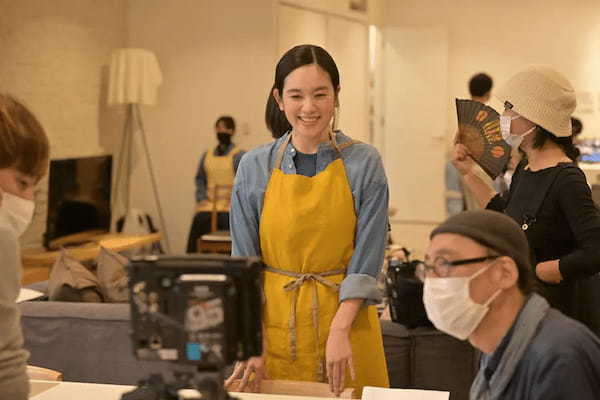 エプロン姿の筧美和子に注目　「いい肉を言い訳に、会話しよう」をテーマにした日本ハムのWEBCMが公開