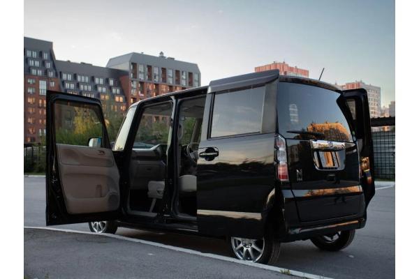 “車にまつわるジェネレーションギャップ”どんなときに感じた？出るわ出るわ…「高校生がファミリーカーに憧れ」「ひねる動作が通じない」「免許のマウント」